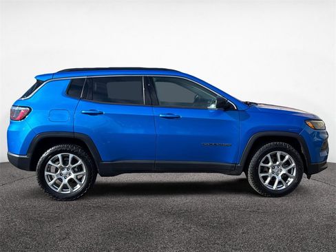 Used 2022 Jeep Compass Latitude image 6