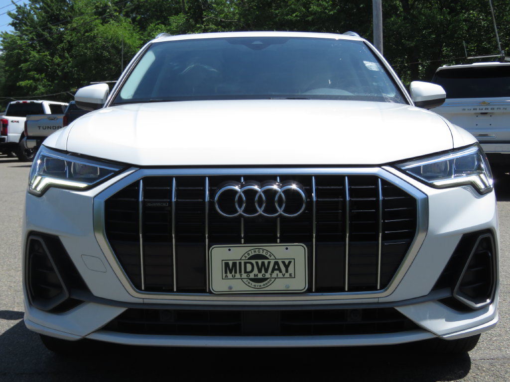 Used 2023 Audi Q3 2.0T Premium Plus w/ Premium Plus Package AWD/4WD image 2