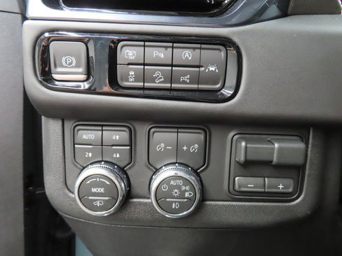 Used 2026 GMC Yukon XL AT4 Ultimate AWD/4WD image 49