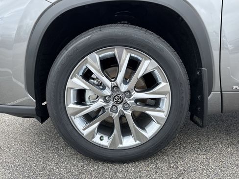 New 2026 Toyota Highlander Limited AWD/4WD image 19