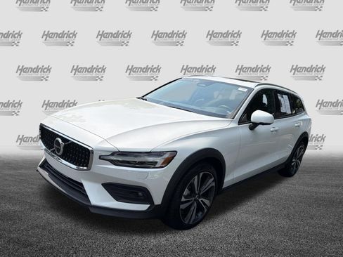 Certified 2024 Volvo V60 B5 Cross Country Plus w/ Protection Package Premier AWD/4WD image 5