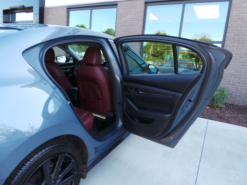 Used 2022 MAZDA MAZDA3 s FWD image 33