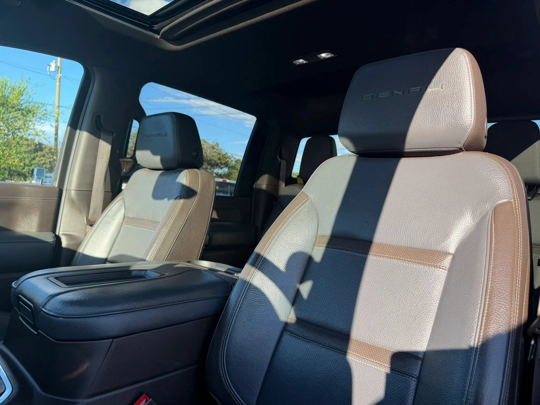 Used 2022 GMC Sierra 2500 Denali w/ Denali Ultimate Package AWD/4WD image 20
