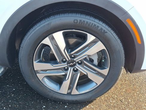 Used 2022 Kia Sorento SX Prestige w/ Panoramic Sunroof Package image 9