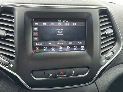 Used 2021 Jeep Cherokee Latitude Plus image 24