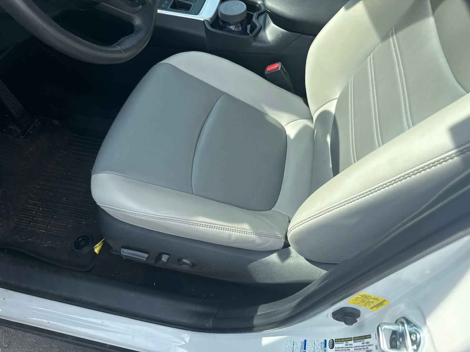 Used 2021 Toyota RAV4 XLE Premium AWD/4WD image 8