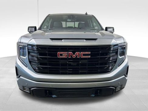 Used 2025 GMC Sierra 1500 Elevation w/ Elevation Premium Package AWD/4WD image 9