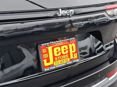 Certified 2023 Jeep Grand Cherokee Laredo image 30