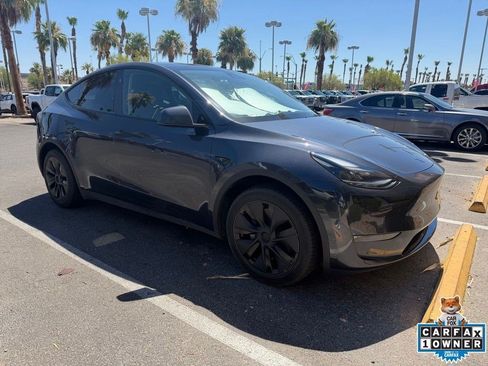 Used 2025 Tesla Model Y Long Range RWD image 2