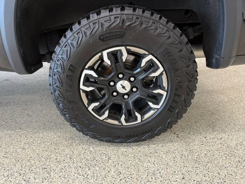 Used 2022 Chevrolet Silverado 1500 ZR2 image 11