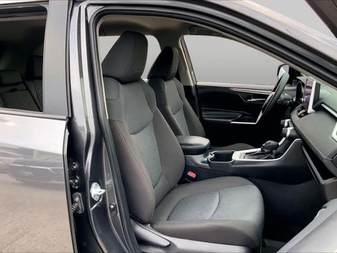 Used 2024 Toyota RAV4 XLE FWD image 9