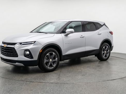 Used 2025 Chevrolet Blazer LT FWD image 3