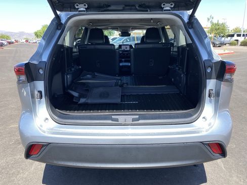 Used 2024 Toyota Highlander XLE FWD image 14