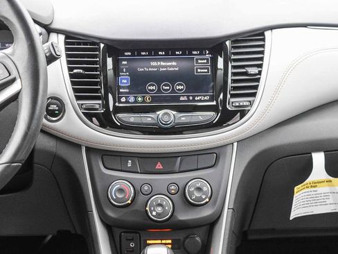 Used 2022 Chevrolet Trax LT w/ LT Convenience Package image 14