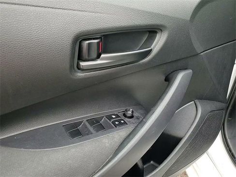 Used 2023 Toyota Corolla LE image 11