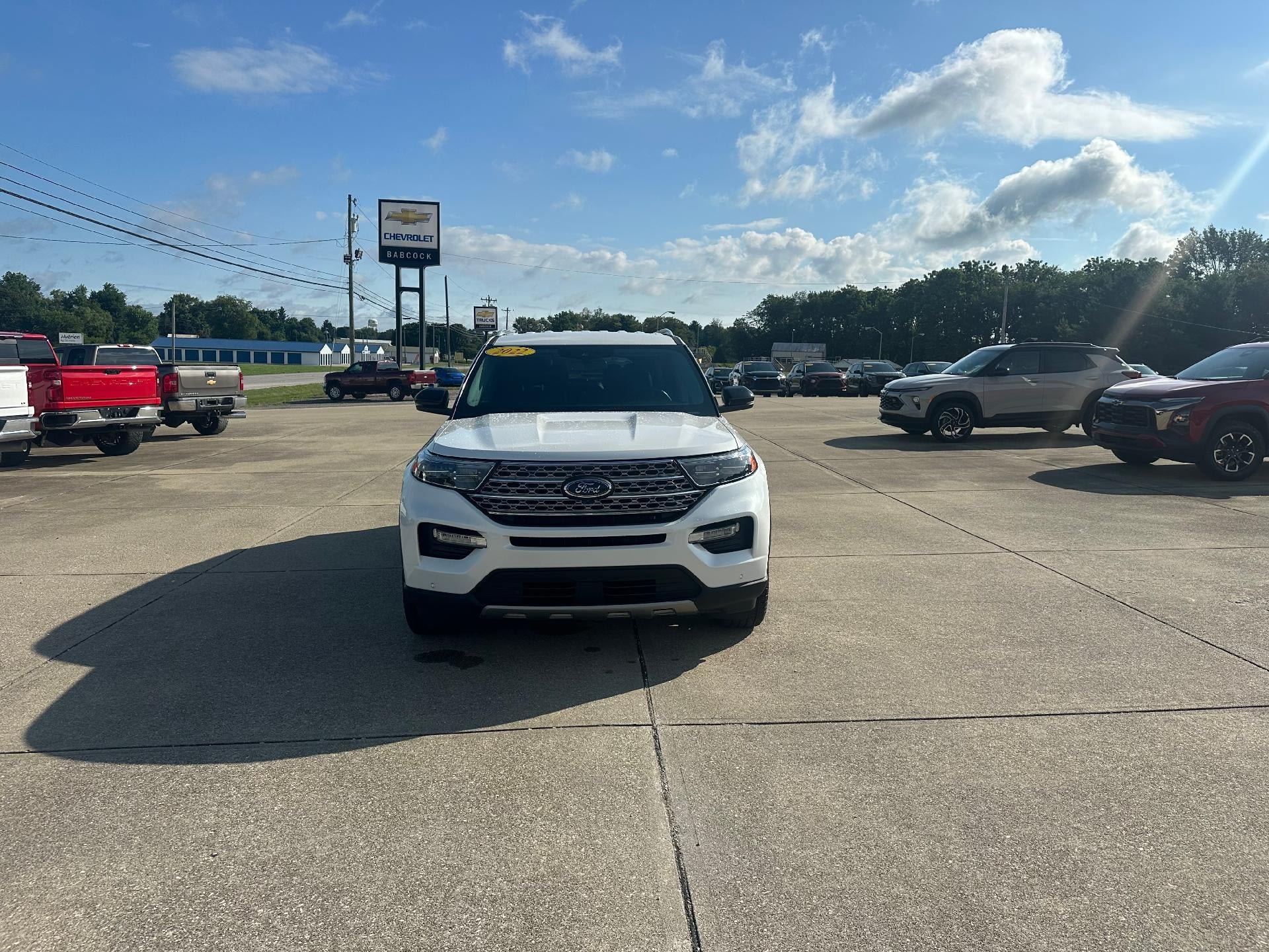 Used 2022 Ford Explorer Limited w/ Equipment Group 301A AWD/4WD image 2
