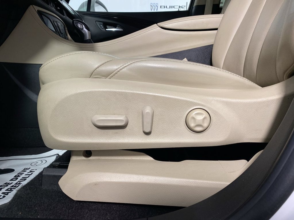 Used 2018 Buick Envision Essence FWD image 12