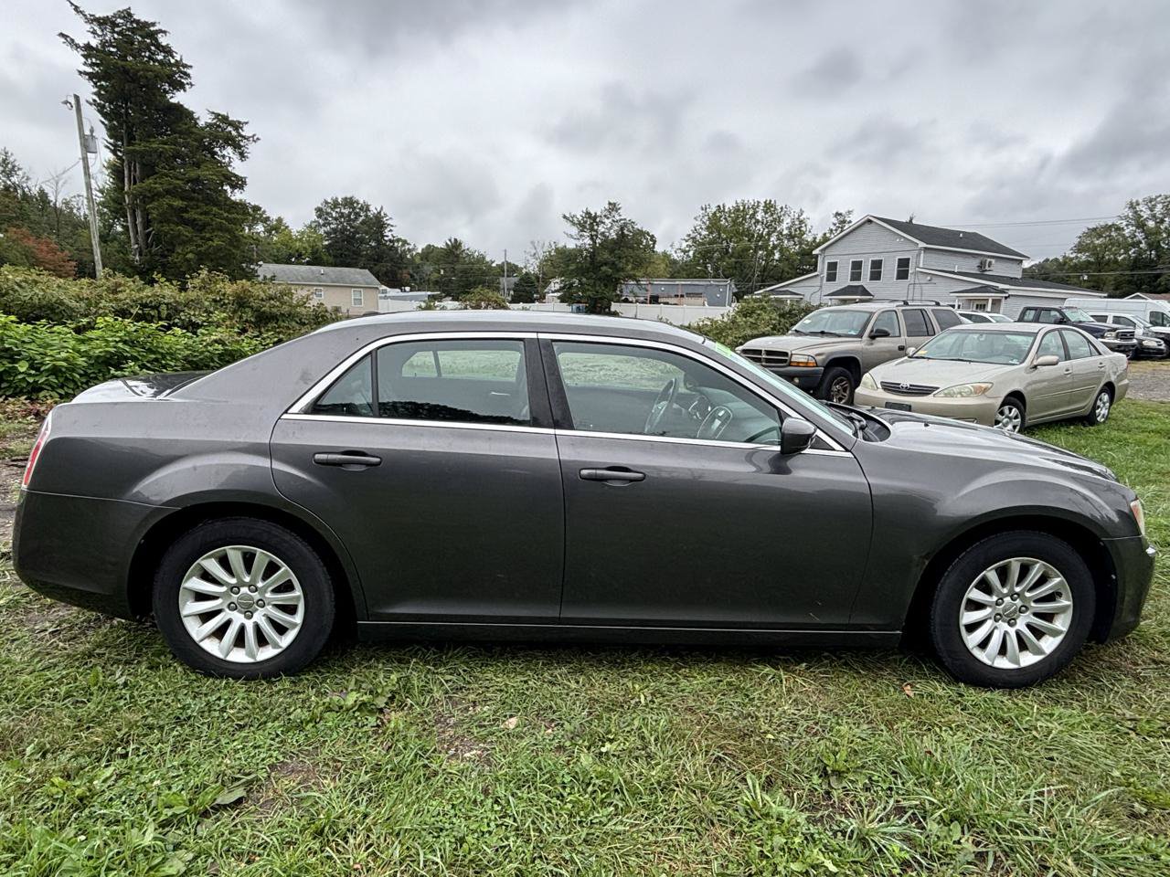Used 2014 Chrysler 300 RWD image 4