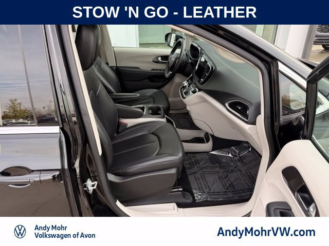 Used 2024 Chrysler Pacifica Touring-L FWD image 13