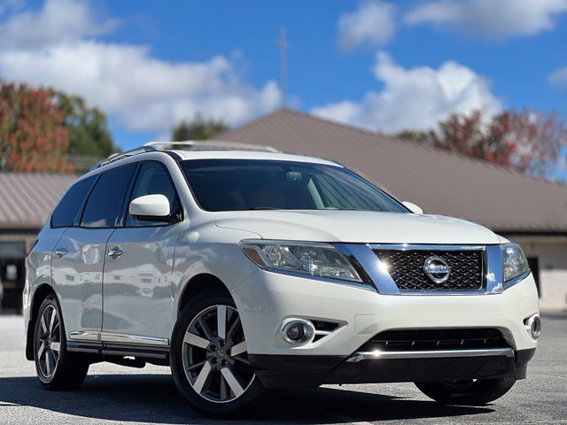 Used 2015 Nissan Pathfinder Platinum w/ Family Entertainment Package FWD image 3