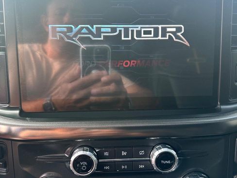 Used 2021 Ford F150 Platinum w/ FX4 Off-Road Package AWD/4WD image 29