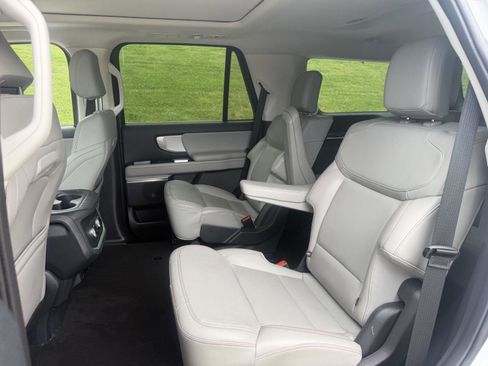 Used 2025 Ford Expedition Active AWD/4WD image 21