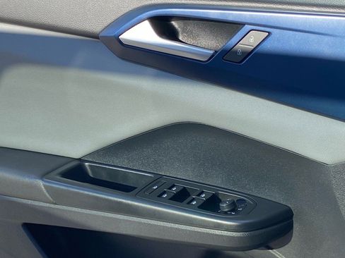 Certified 2022 Volkswagen Taos SE image 19