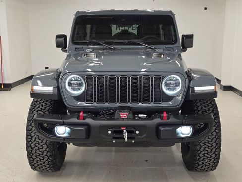 Used 2025 Jeep Wrangler Unlimited Rubicon image 2