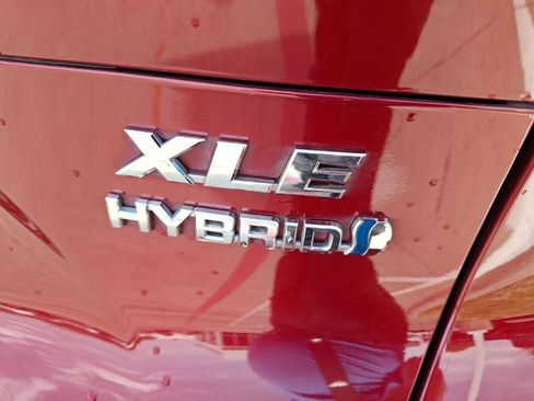 Used 2021 Toyota Venza XLE image 12