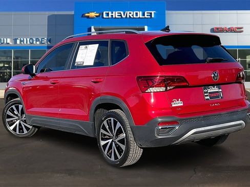 Used 2023 Volkswagen Taos SE w/ Panoramic Sunroof Package image 4