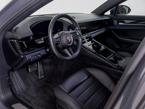 Certified 2025 Porsche Panamera w/ Premium Package RWD image 4