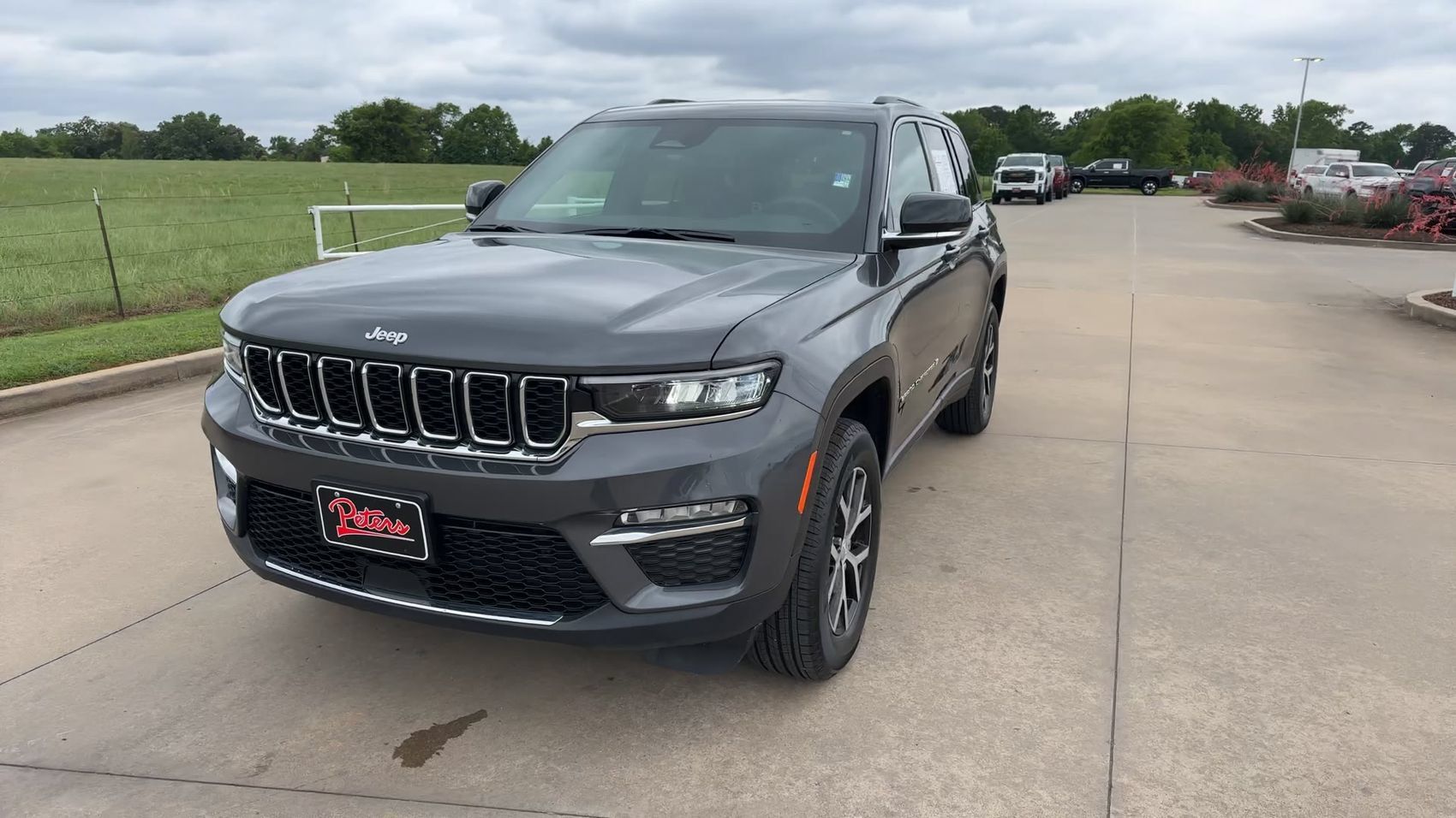 Used 2025 Jeep Grand Cherokee Limited RWD image 4