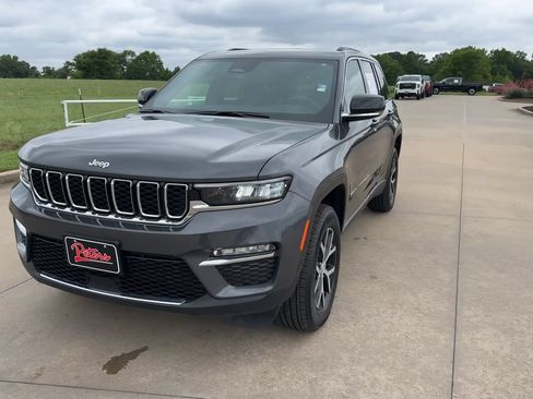 Used 2025 Jeep Grand Cherokee Limited RWD image 4