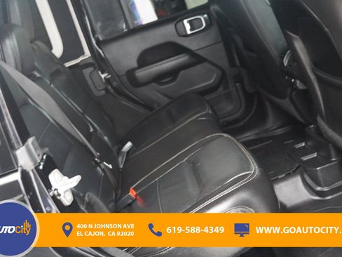 Used 2019 Jeep Wrangler Unlimited Sahara w/ Quick Order Package 24M Moab AWD/4WD image 13