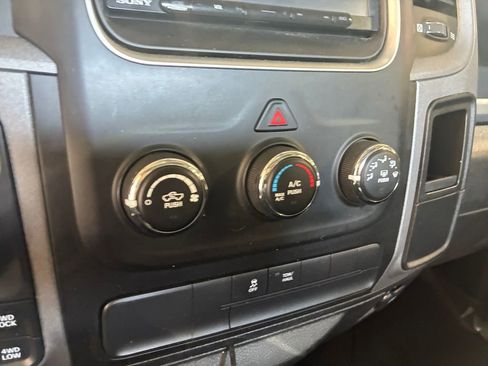 Used 2018 RAM 1500 Express AWD/4WD image 24