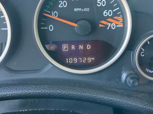 Used 2017 Jeep Wrangler Unlimited Sahara AWD/4WD image 26