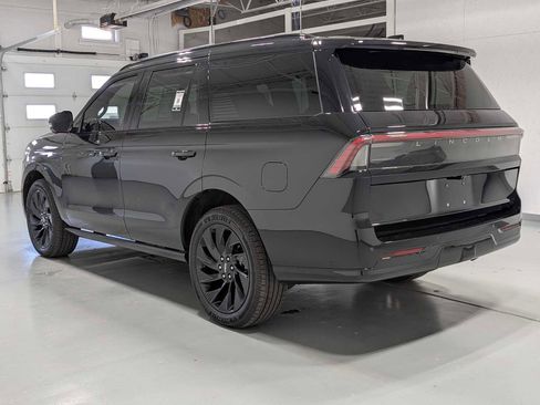 Certified 2025 Lincoln Navigator Reserve w/ Jet Appearance Package AWD/4WD image 10