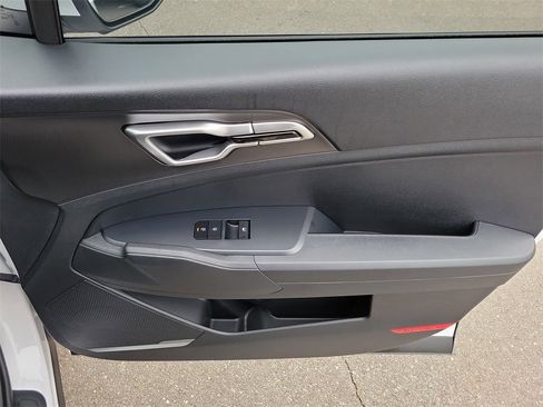 New 2026 Kia Sportage LX image 10