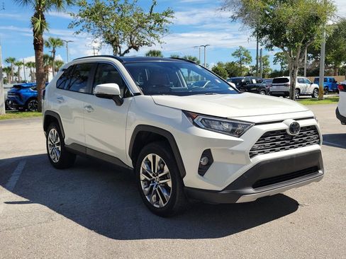 Used 2019 Toyota RAV4 Limited w/ Advanced Technology Package FWD image 3