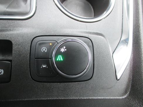 Used 2023 Chevrolet Traverse LT image 23