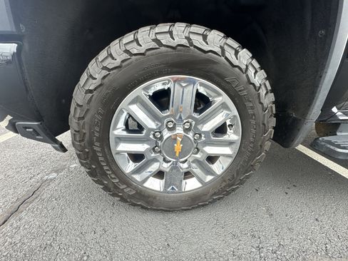 Used 2024 Chevrolet Silverado 2500 High Country w/ Technology Package image 10