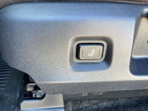 Certified 2025 Toyota Tacoma SR image 17