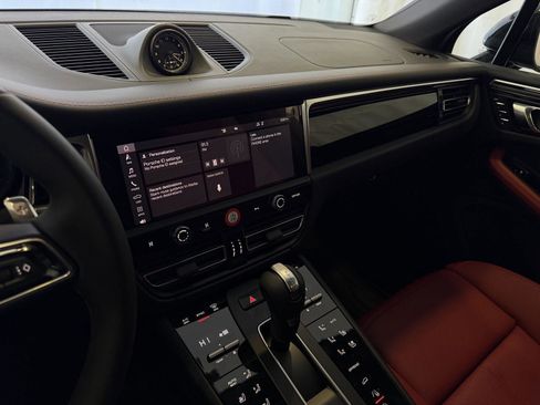 New 2026 Porsche Macan image 18