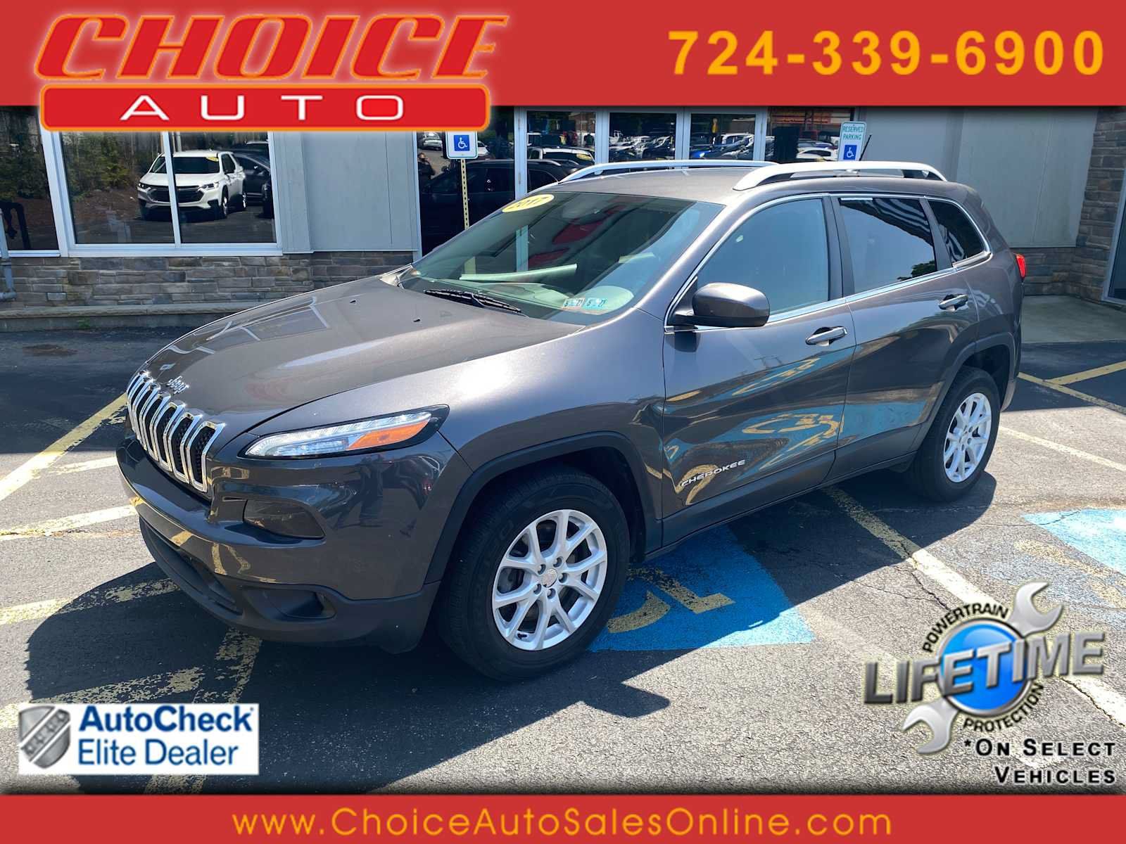 Used 2017 Jeep Cherokee Latitude w/ Cold Weather Group AWD/4WD image 1