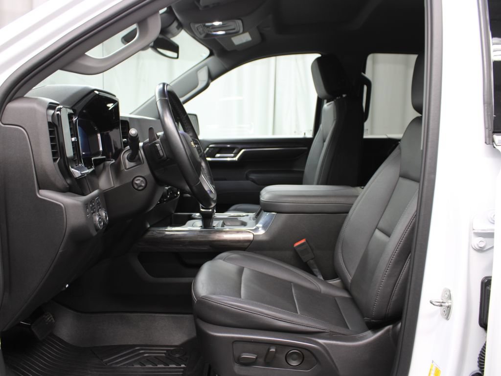 Used 2023 Chevrolet Silverado 1500 LTZ AWD/4WD image 15