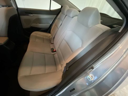 Used 2017 Hyundai Elantra SE image 21
