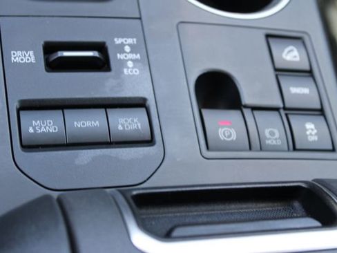 Used 2024 Toyota Highlander LE AWD/4WD image 26