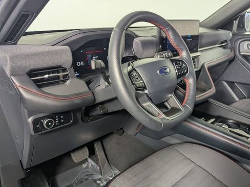 Used 2025 Ford Explorer ST-Line w/ ST-Line Street Pack image 13