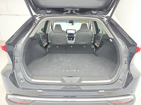 Used 2024 Toyota Venza XLE image 48