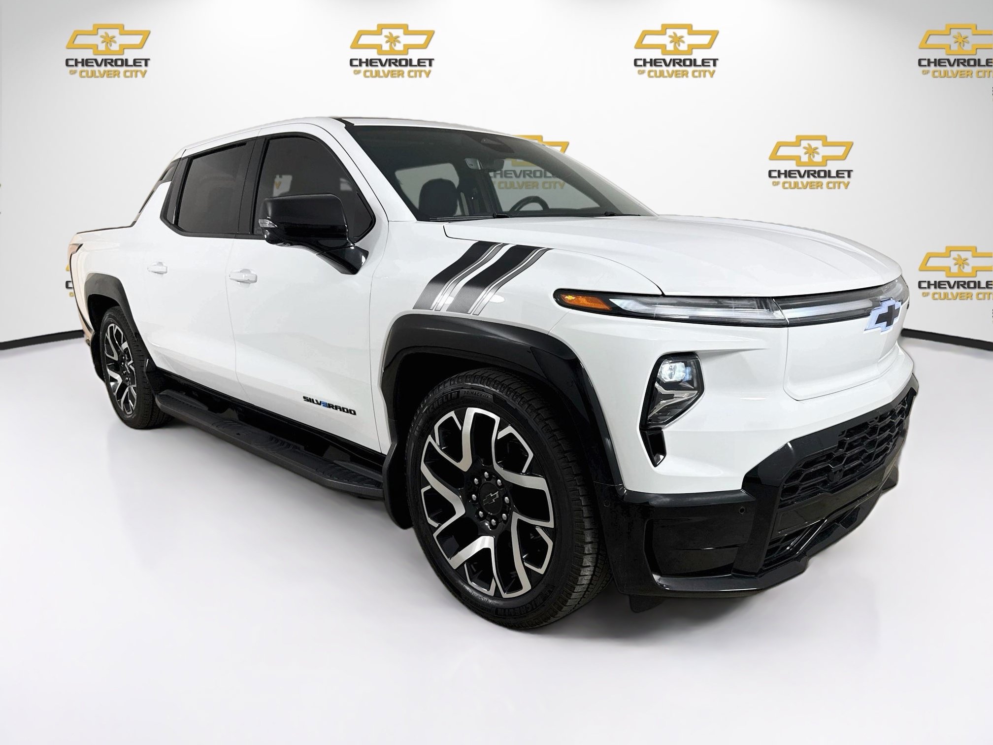 Used 2024 Chevrolet Silverado EV RST AWD/4WD image 1